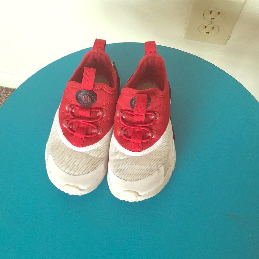 Nike shoe for boys red and black